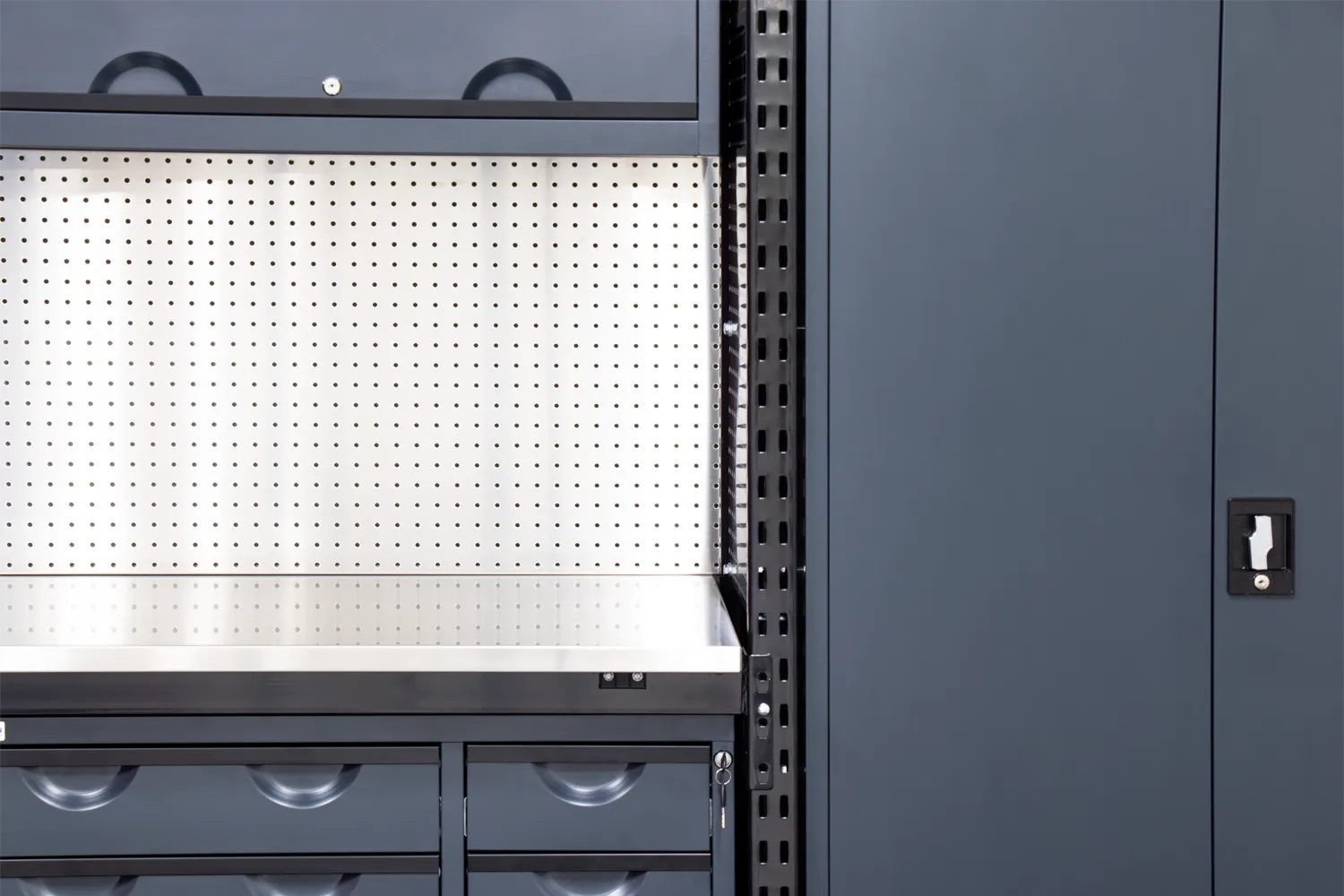 Module 10 with Overhead Cabinets